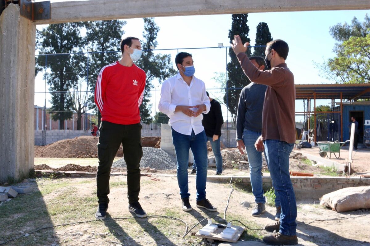 Sala visitó obras de la Fundación PUPI en polideportivo de Escalada
