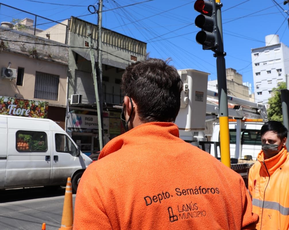 Nuevos semáforos en 9 esquinas de Lanús