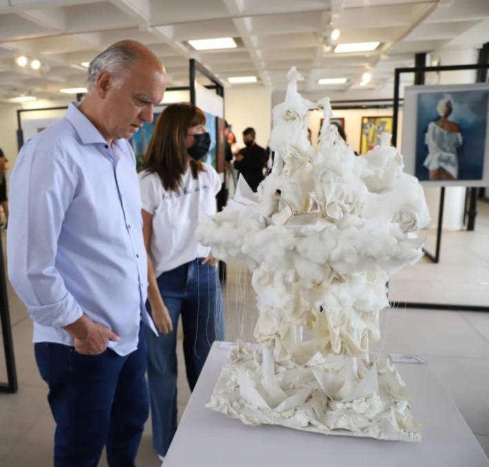 Municipales artistas exponen sus obras