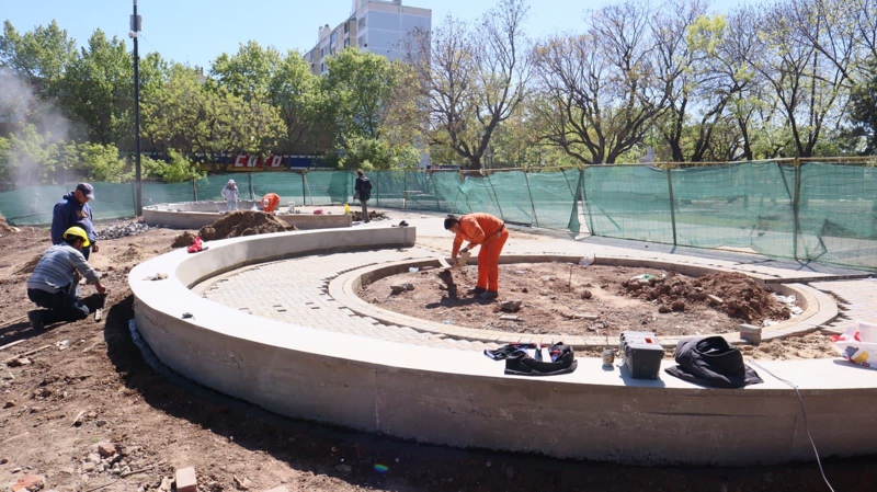 Avanza la remodelación de la Plaza Moreno, en Escalada