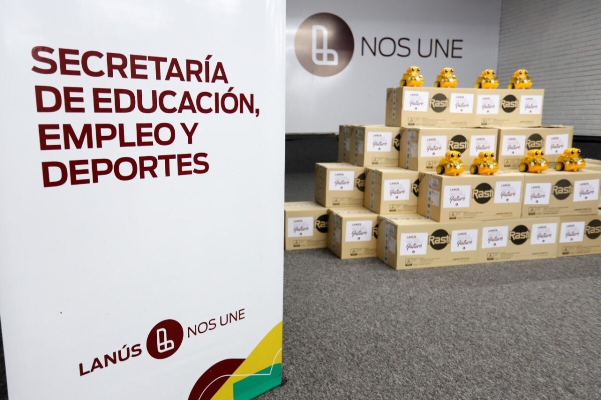 Entregan kits de robótica a jardines y escuelas de educación especial
