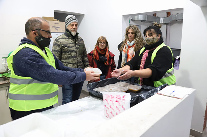 Kravetz supervisó entrega de viandas a gente en situación de calle