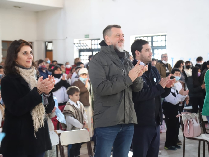 KRAVETZ PARTICIPÓ DEL ACTO POR EL DÍA DE LA INDEPENDENCIA EN UNA ESCUELA DE VALENTÍN ALSINA
