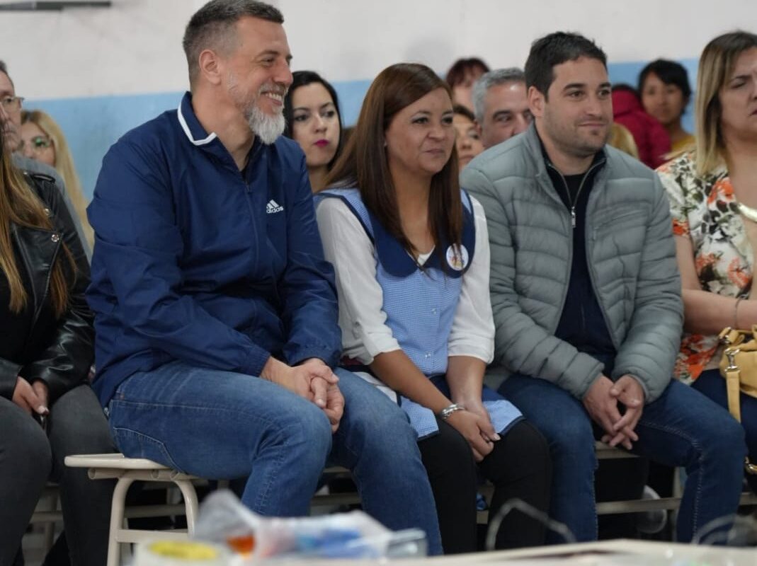 Kravetz en acto de imposición de nombre a Jardín de Escalada