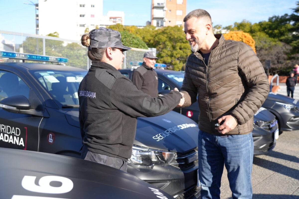 Kravetz entregó diez nuevos patrulleros