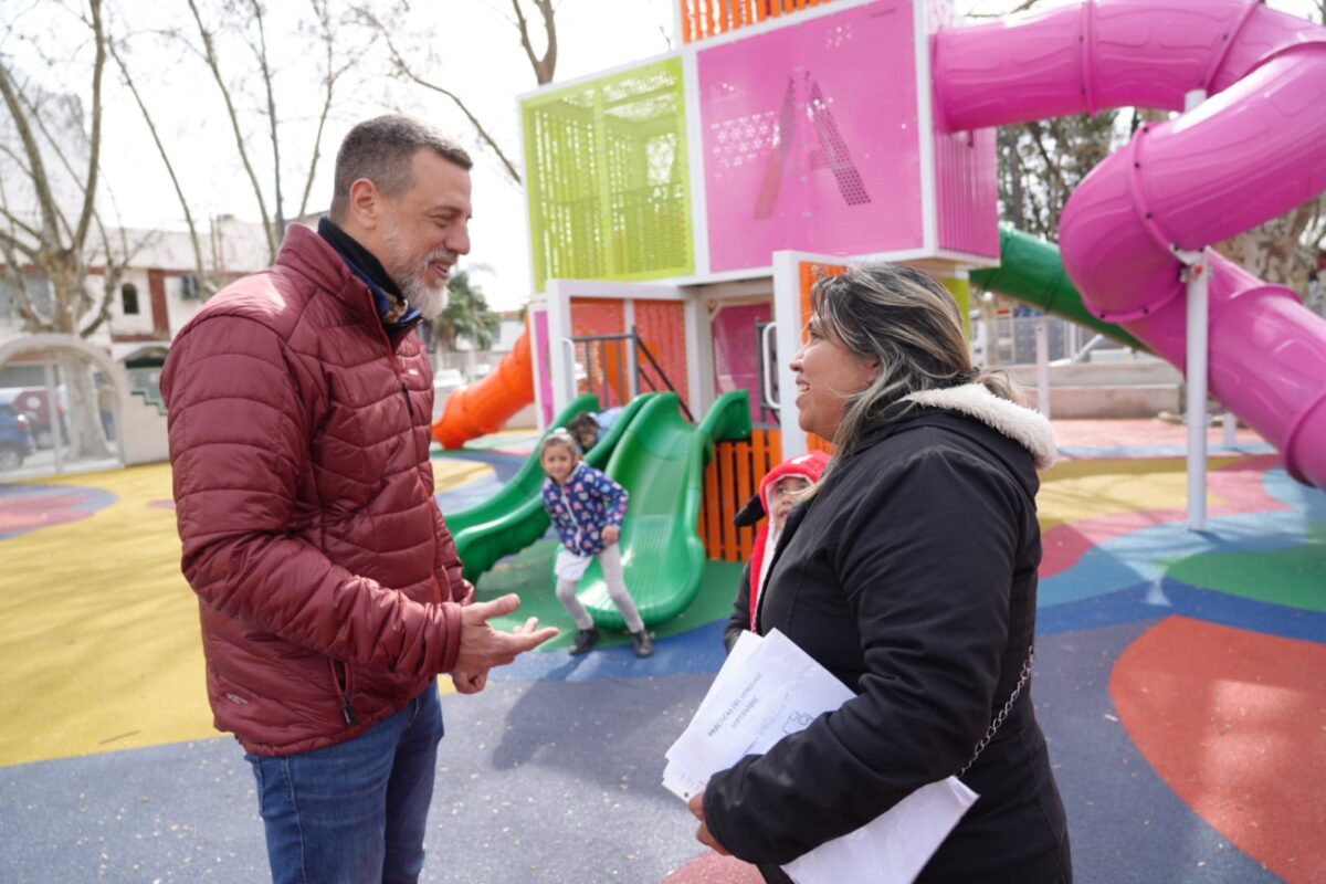 Kravetz inauguró renovación de plazas en el 148° aniversario de Alsina