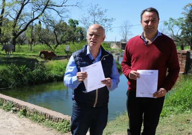 De cara a las elecciones, Grindetti firma 35 compromisos de gestión con intendencias