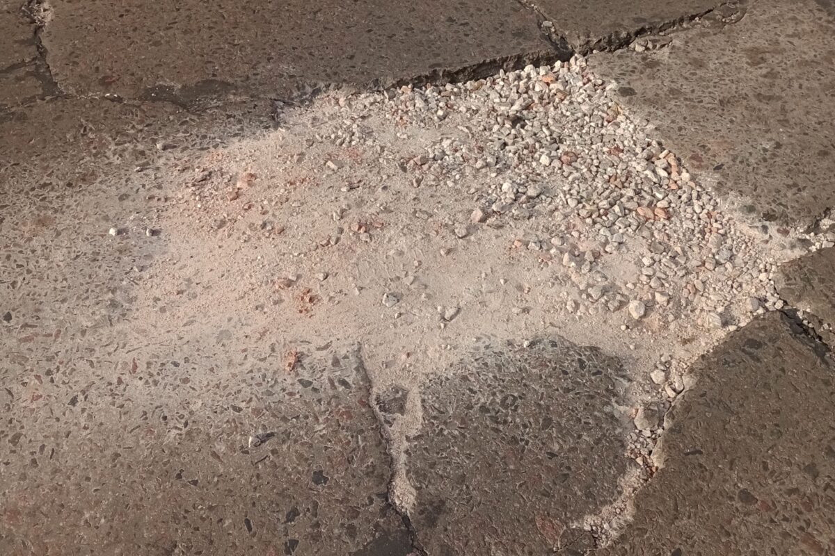 Nadie arregla el asfalto en seis meses de gestión