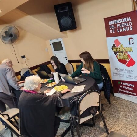 La Defensoría del Pueblo en centros de jubilados de Lanús E. y Escalada